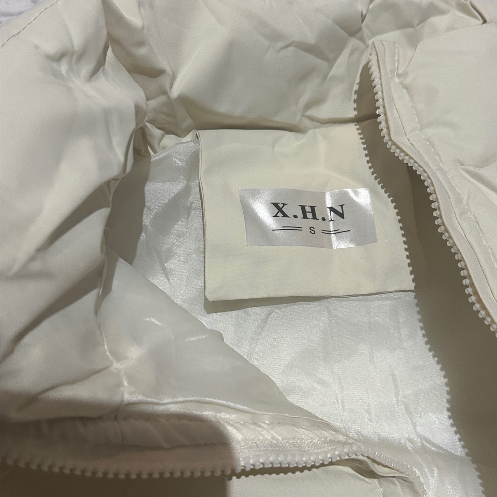 Winter Cream Cropped Puffer Jacket With a Stand up Collar. - Picture 5 of 8